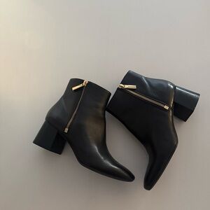 Michael Kors Elegant Black Ankle Boots leather gold zip sz 7